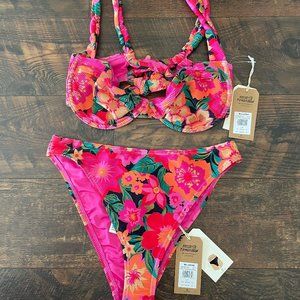 Feel The Groove Undirewire Bikini Top and Skimpy Bikini Bottoms